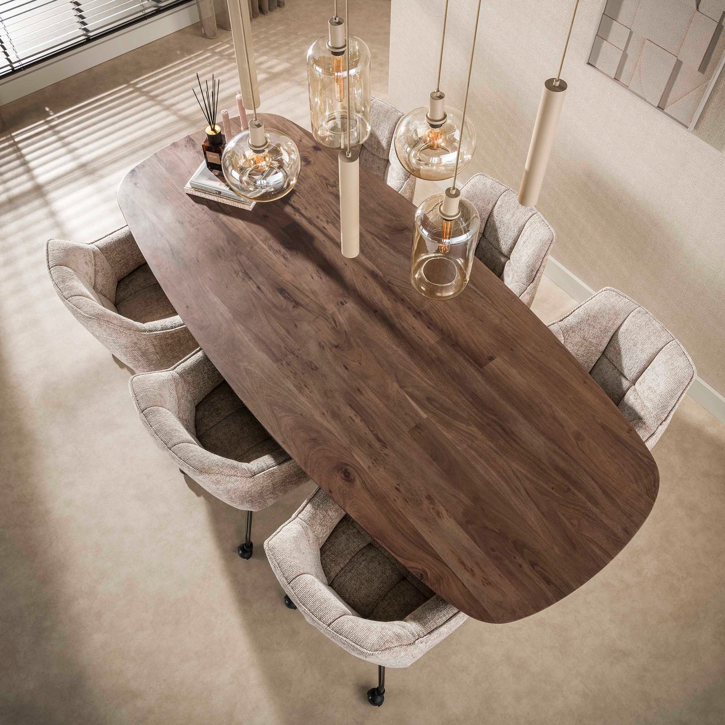 Esstisch Hjalmar Grand Oval aus Akazienholz massiv 240x105cm