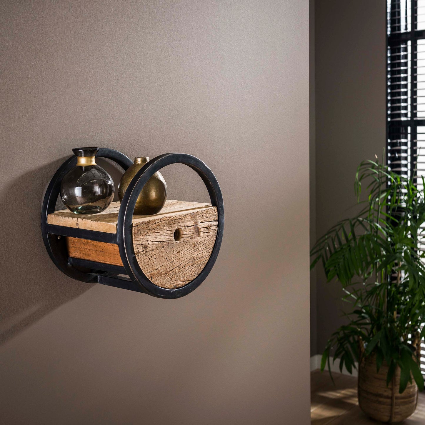 Wandregal CIRCULAR RUSTICO Rundes Upcycling-Regal aus Hartholz mit Schublade Ø 30 cm