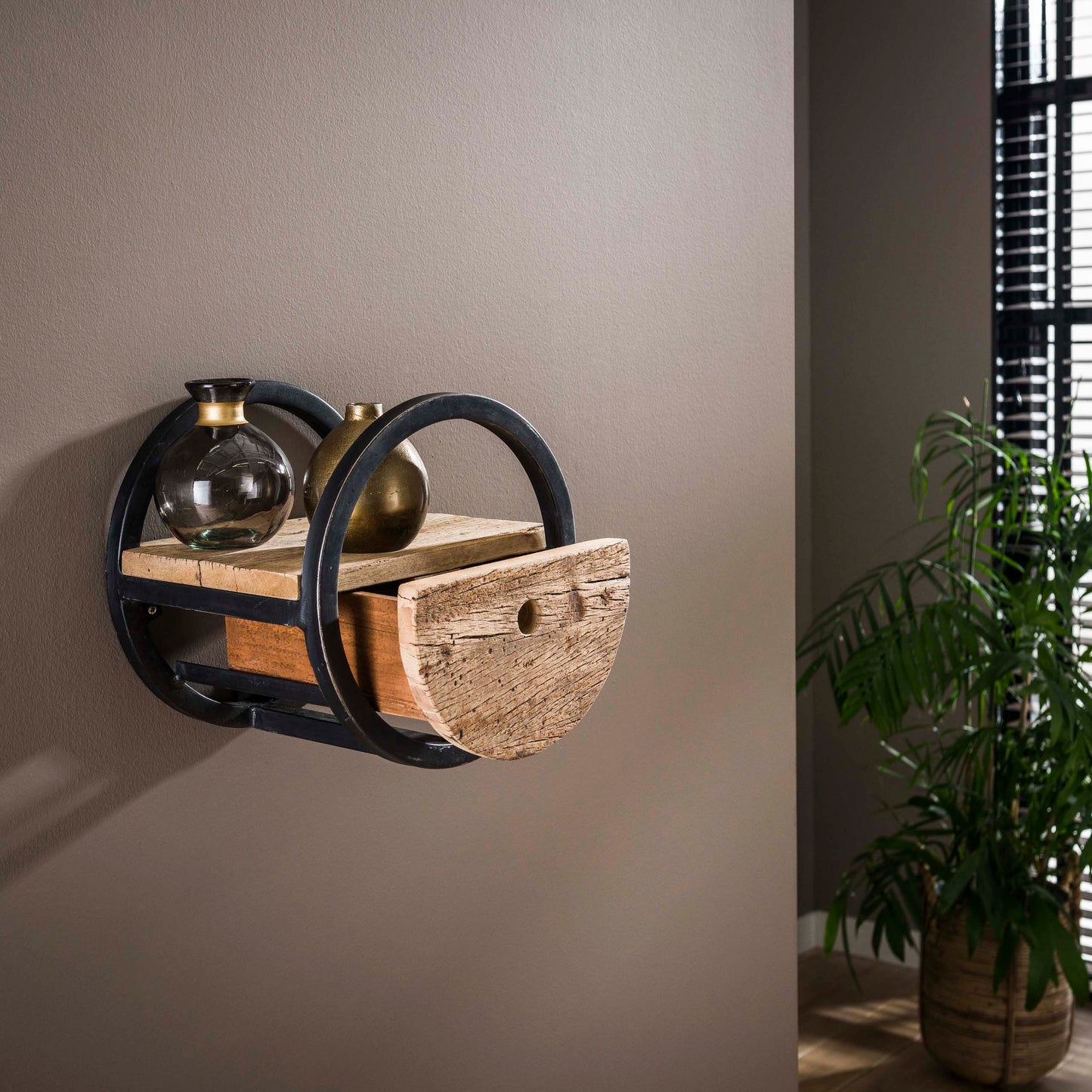 Wandregal CIRCULAR RUSTICO Rundes Upcycling-Regal aus Hartholz mit Schublade Ø 30 cm