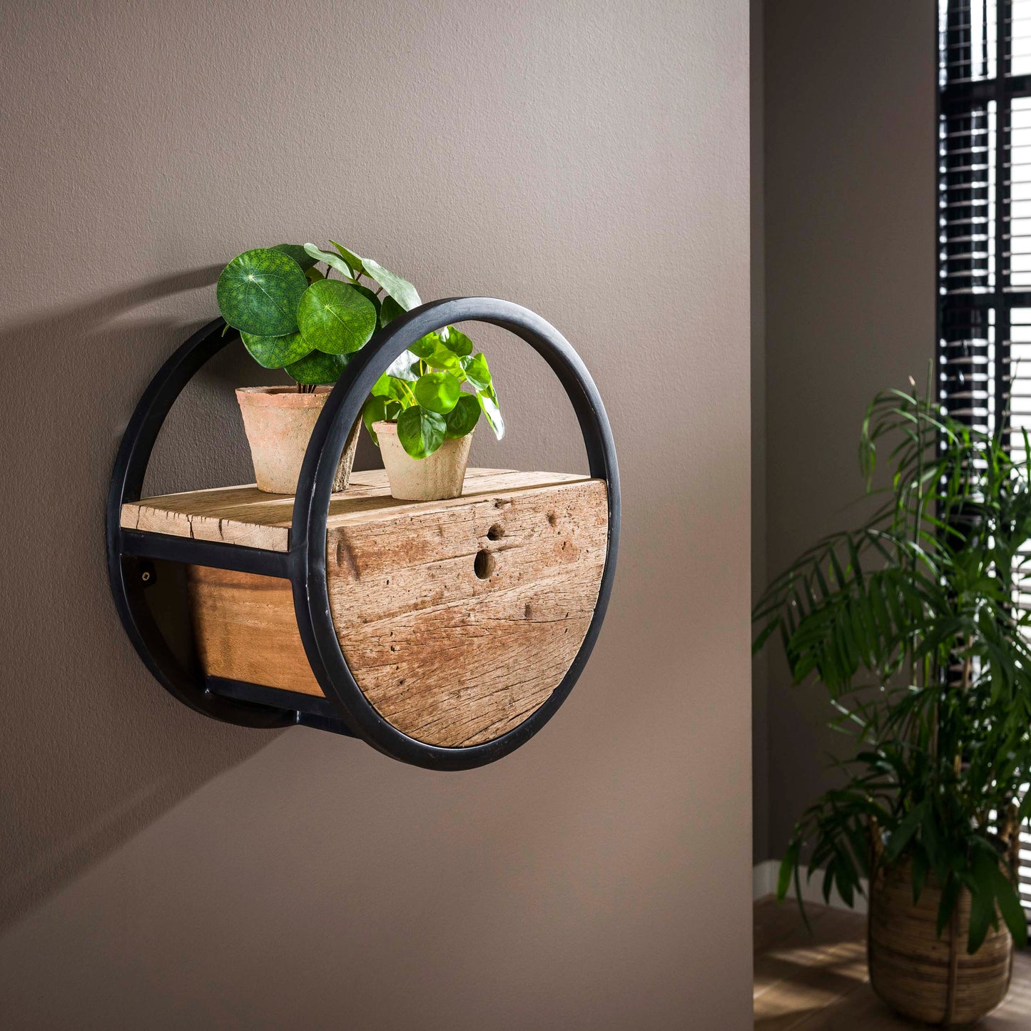 Wandregal CIRCULAR RUSTICO Rundes Upcycling-Regal aus Hartholz mit Schublade Ø 40 cm