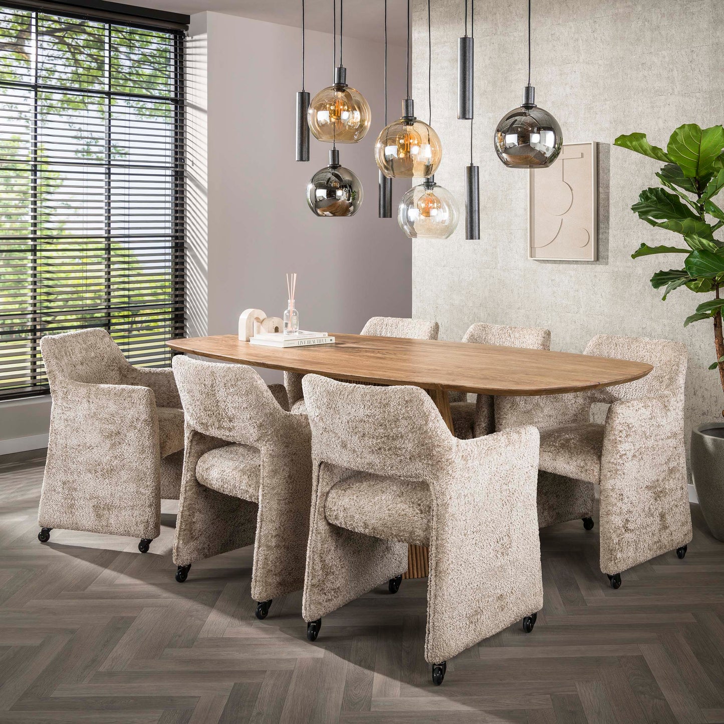Esstisch Aurelio Sand Dänisch-Ovaler Design Tisch mit Rillen-Säule