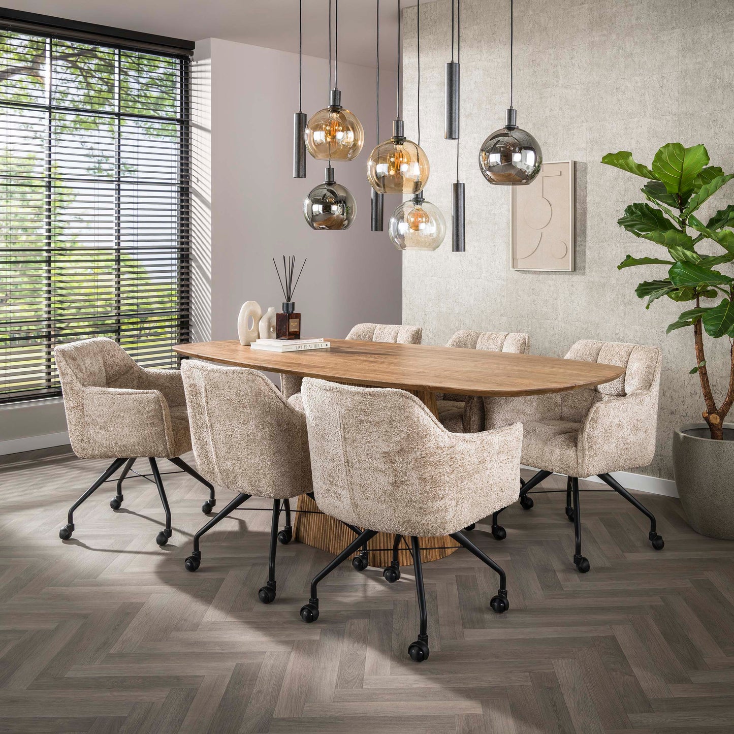 Esstisch Aurelio Sand Dänisch-Ovaler Design Tisch mit Rillen-Säule
