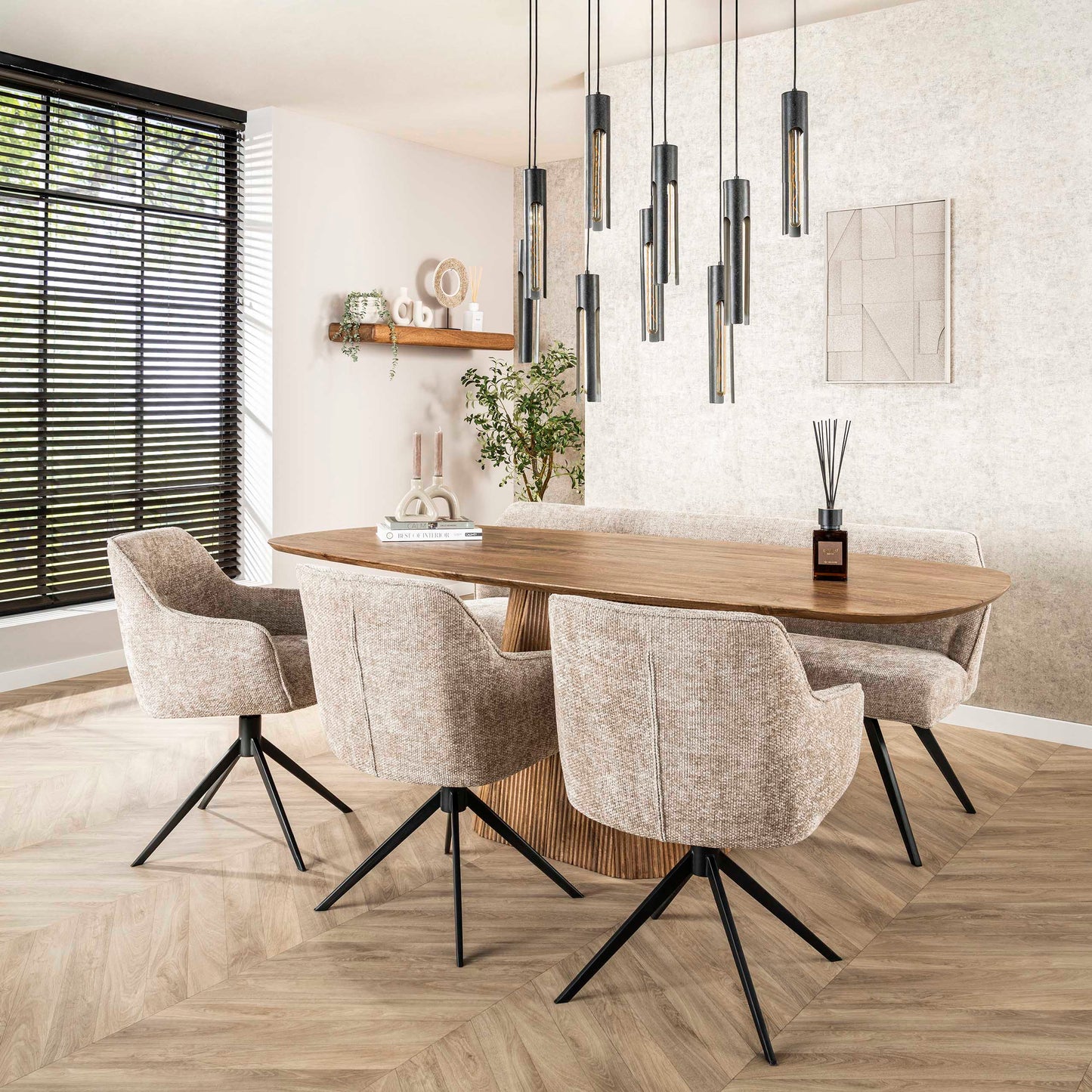 Esstisch Aurelio Sand Dänisch-Ovaler Design Tisch mit Rillen-Säule