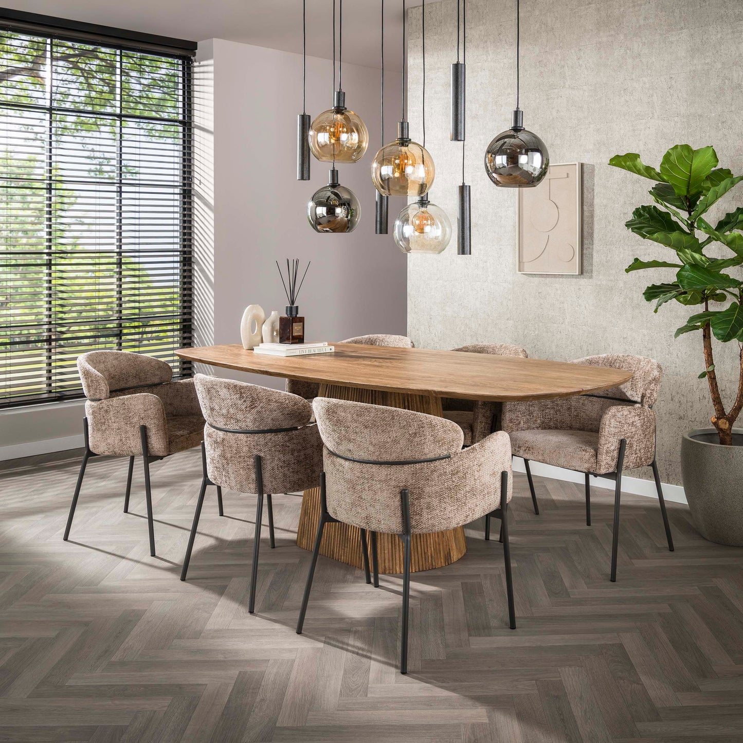 Esstisch Aurelio Sand Dänisch-Ovaler Design Tisch mit Rillen-Säule