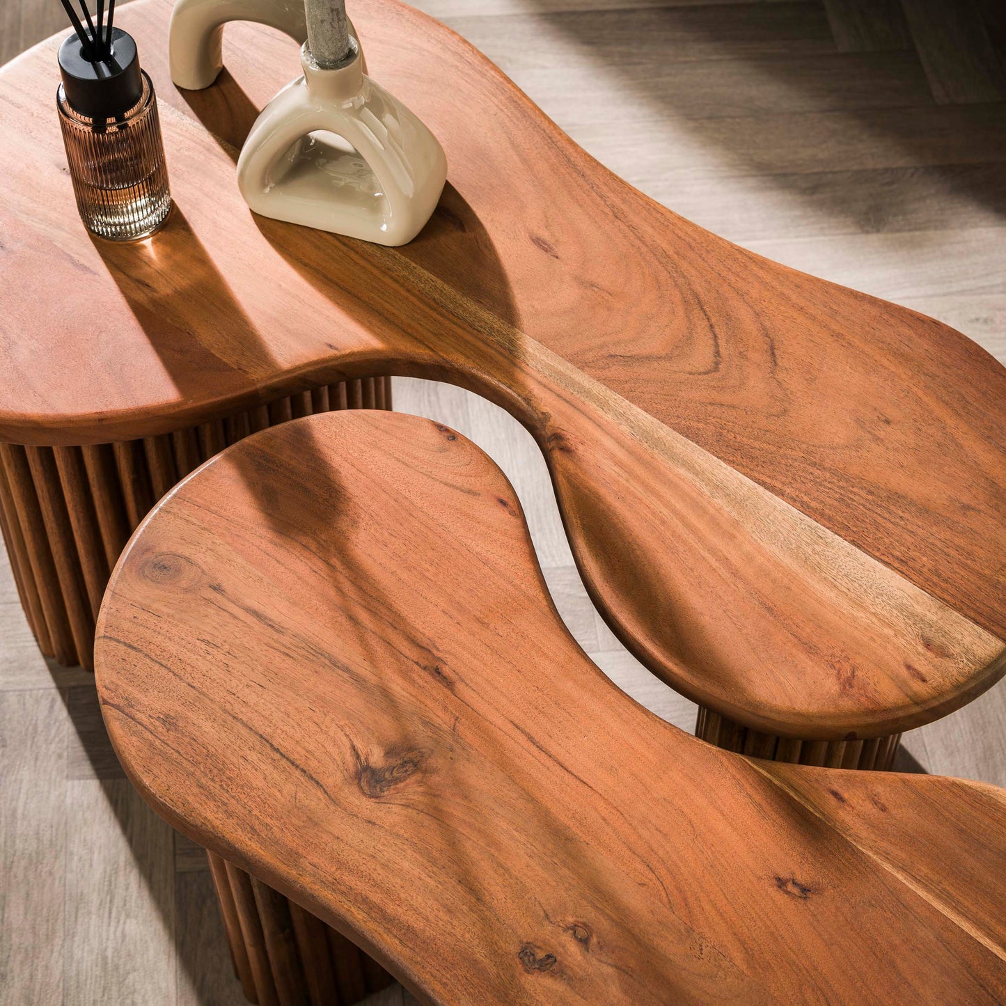 Couchtisch-Set KODA ORGANIC 2-teiliges Ensemble aus Akazie im Rillen-Design