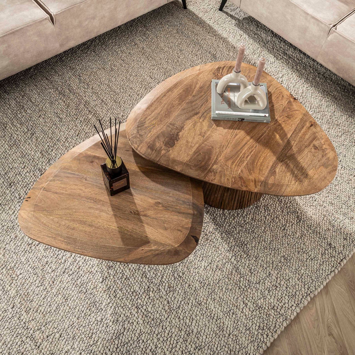 Couchtisch-Set TOVA SAND Organische Dreiecks-Tische mit Säulenfuß