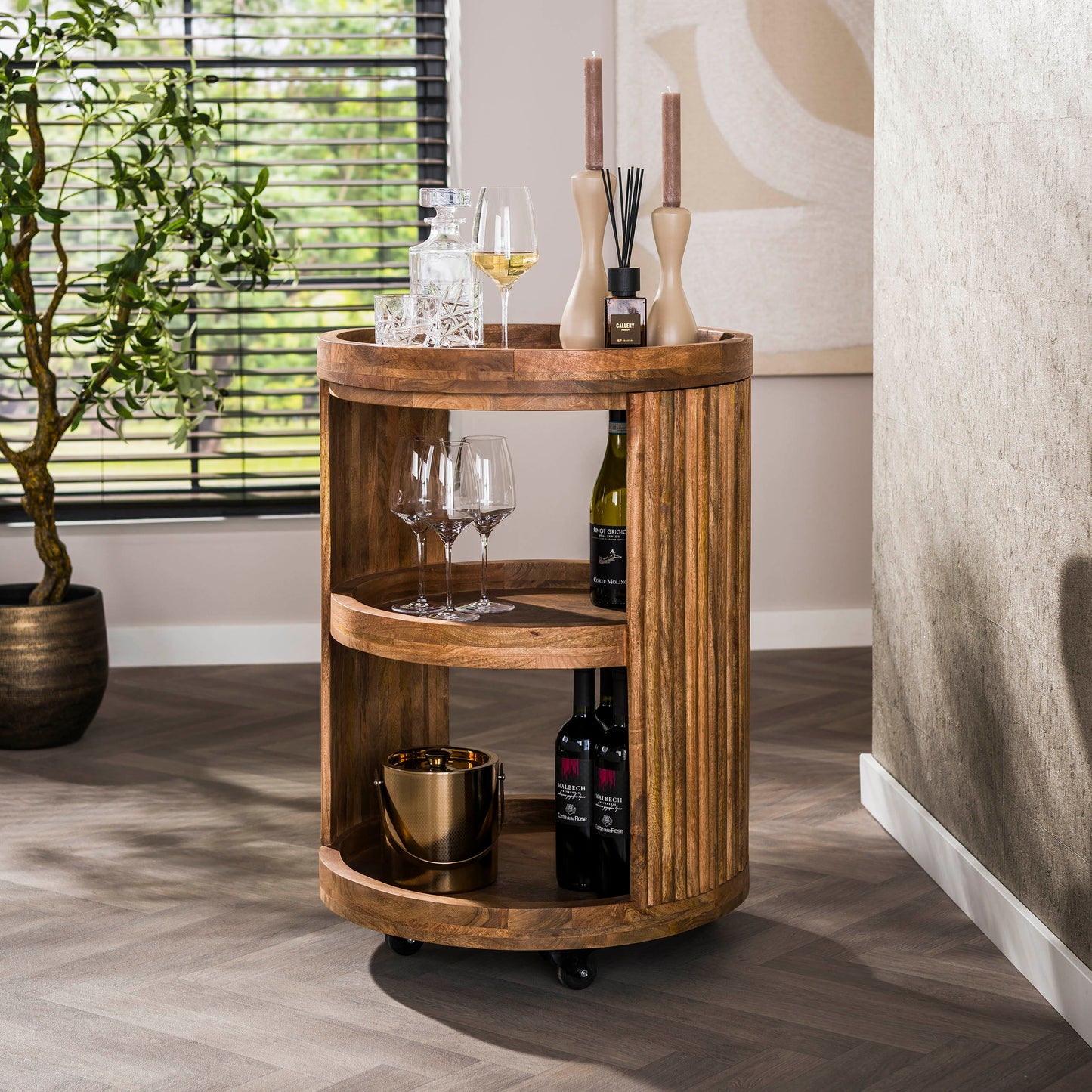 Servierwagen & Weintrolley WAVE ELEGANCE Runder Barwagen aus Mangoholz mit Lamellen-Design