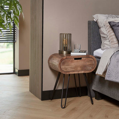 Nachttisch BARREL RETRO Ovale Nachtkonsole aus Mangoholz mit Hairpin-Beinen