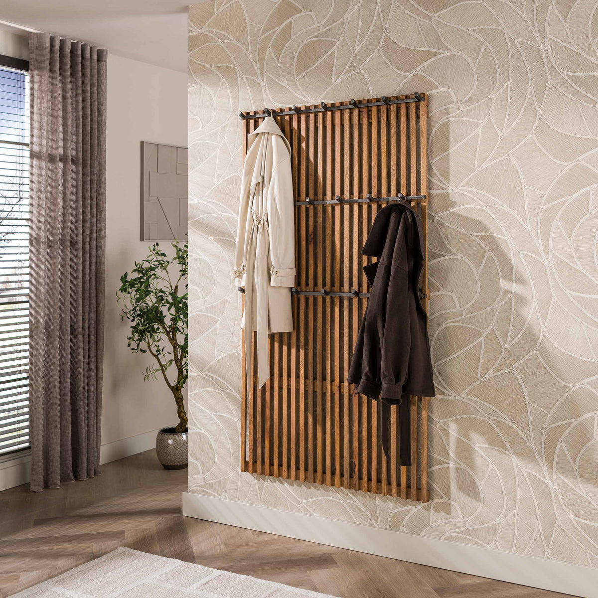 Wandgarderobe TWEAK XL Hohes Garderobenpaneel aus Mangoholz mit Lamellendesign