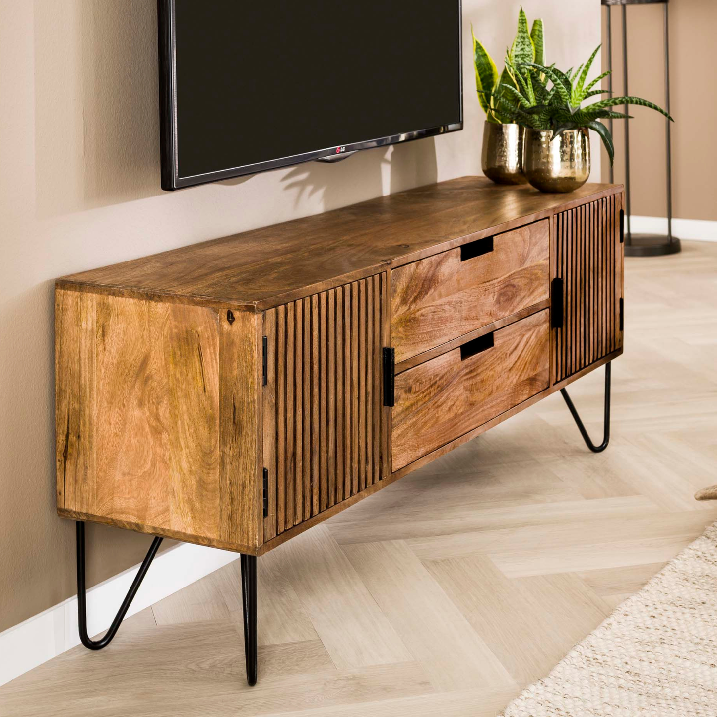 TV-Schrank LINEA Massivholz-Lowboard mit Lamellentüren & Hairpin-Legs 135cm