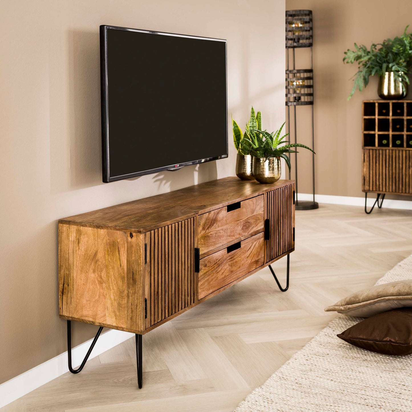 TV-Schrank LINEA Massivholz-Lowboard mit Lamellentüren & Hairpin-Legs 135cm