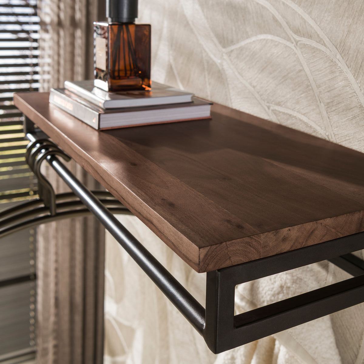 Wandgarderobe CUSTOM Massives Akazienholz mit Metallgestell, Kleiderstange & 5 Haken