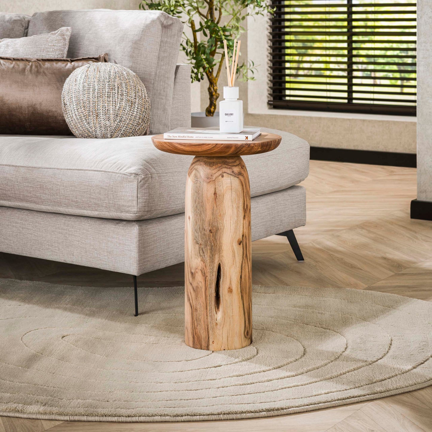 Beistelltisch RIVER SOLID Skulpturaler Massivholz-Tisch aus Akazie in organischer Form 55 cm