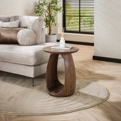 Beistelltisch FLOW SOLID S Skulpturaler Massivholz-Tisch aus Akazie mit organischem Cut-Out Glaze Brown