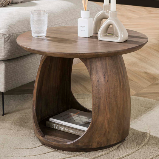 Beistelltisch FLOW SOLID M Skulpturaler Massivholz-Tisch mit Cut-Out Ø 60 cm, Glaze Brown