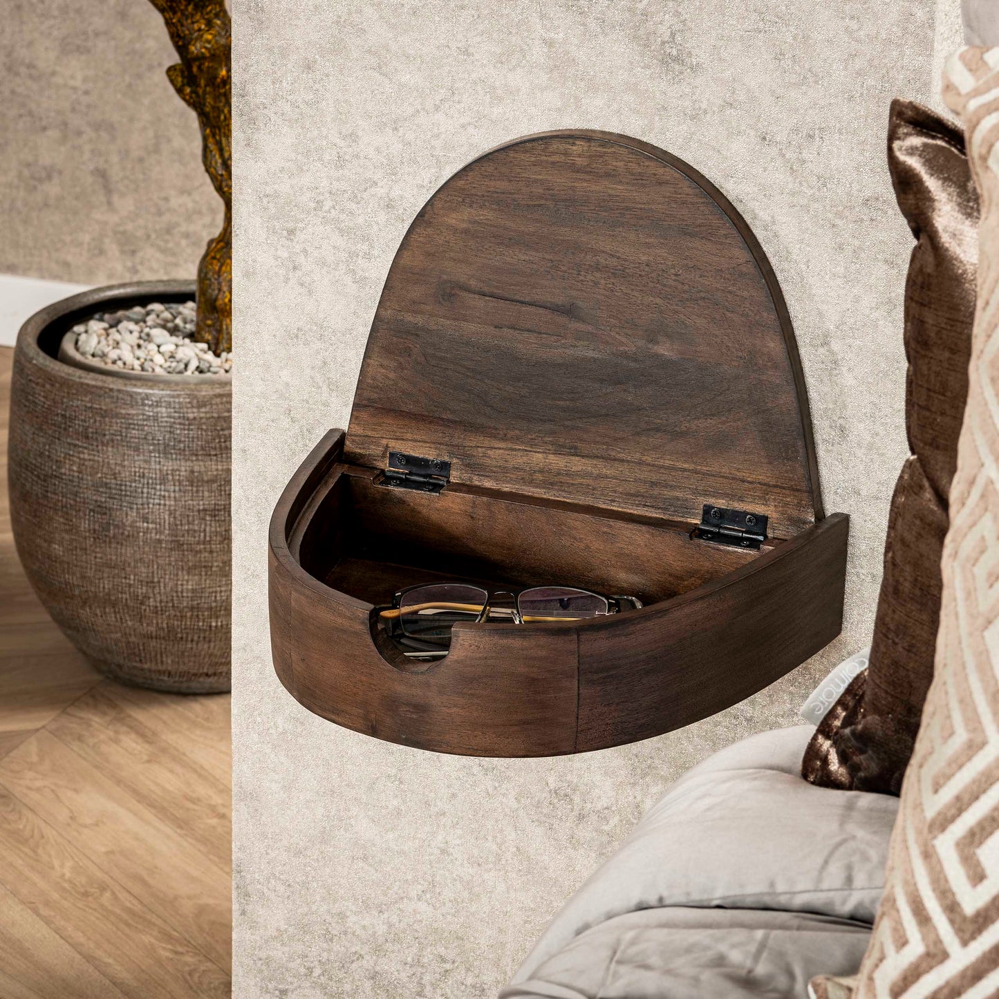 Nachttisch COVE ELEGANCE 2 Schwebende, halbrunde Nachtkonsolen aus Akazie Glaze Brown