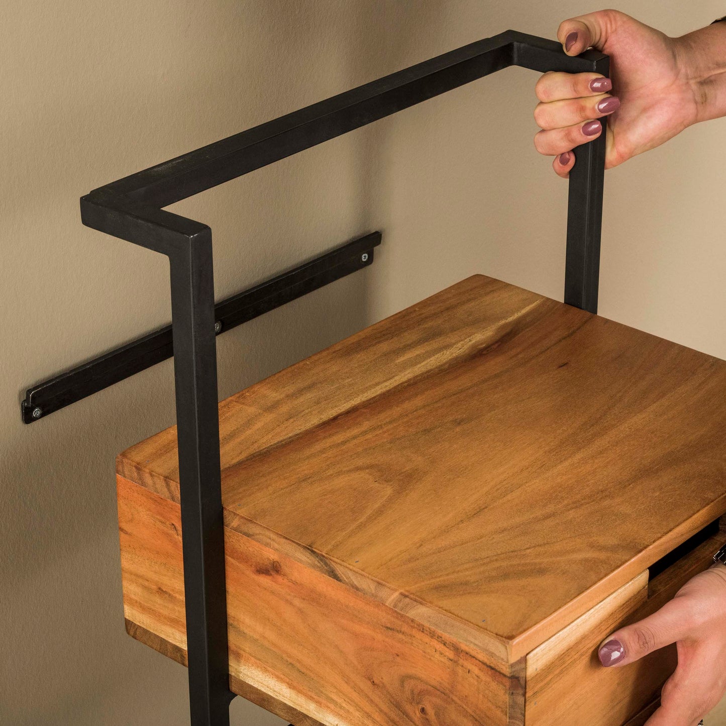 Nachttisch AIR SOLID Schwebende Industrial-Konsole mit Massivholz-Schublade Akazienholz Natur