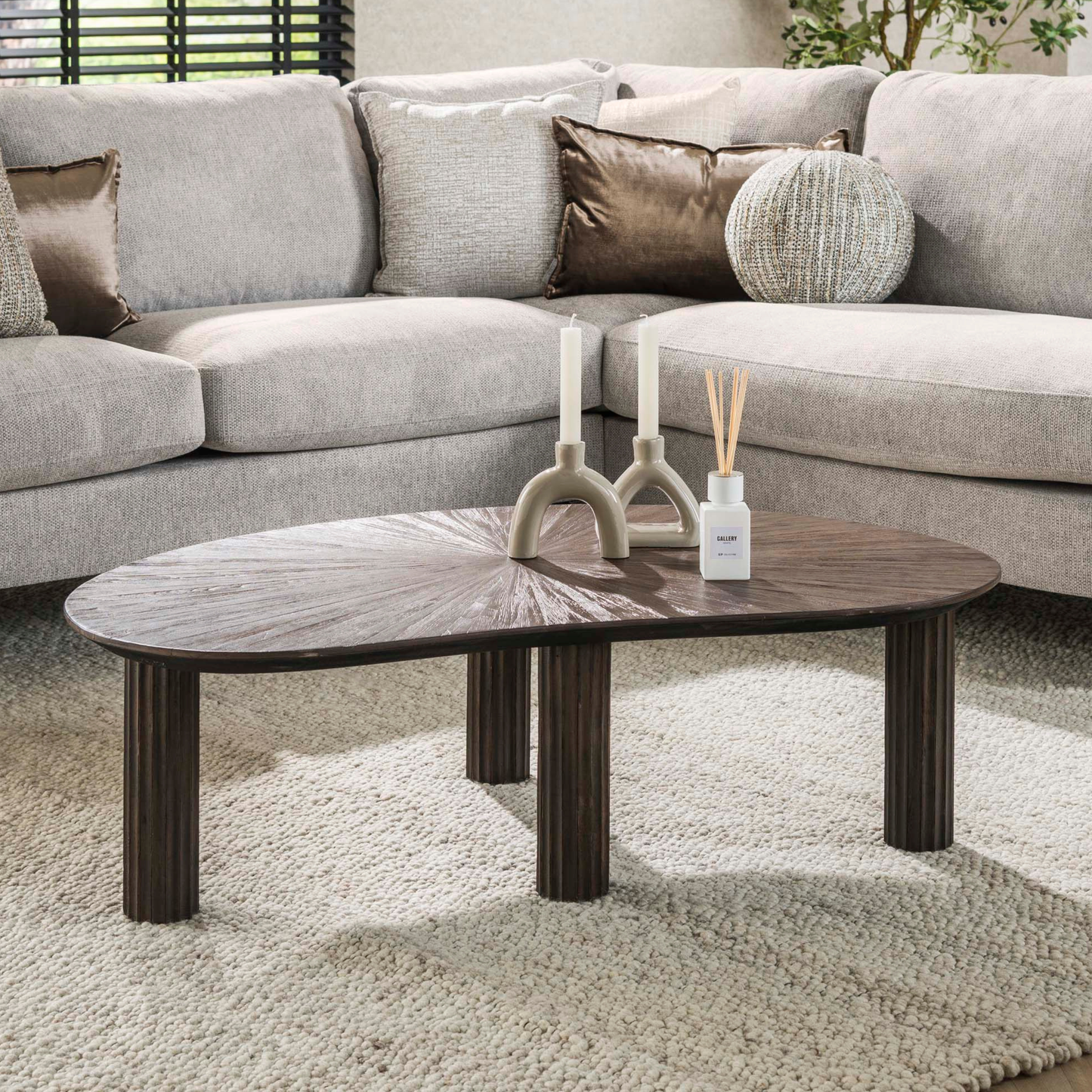 Couchtisch GIANNI STELLA  Nierenförmiger Lounge-Tisch in dunklem Teak