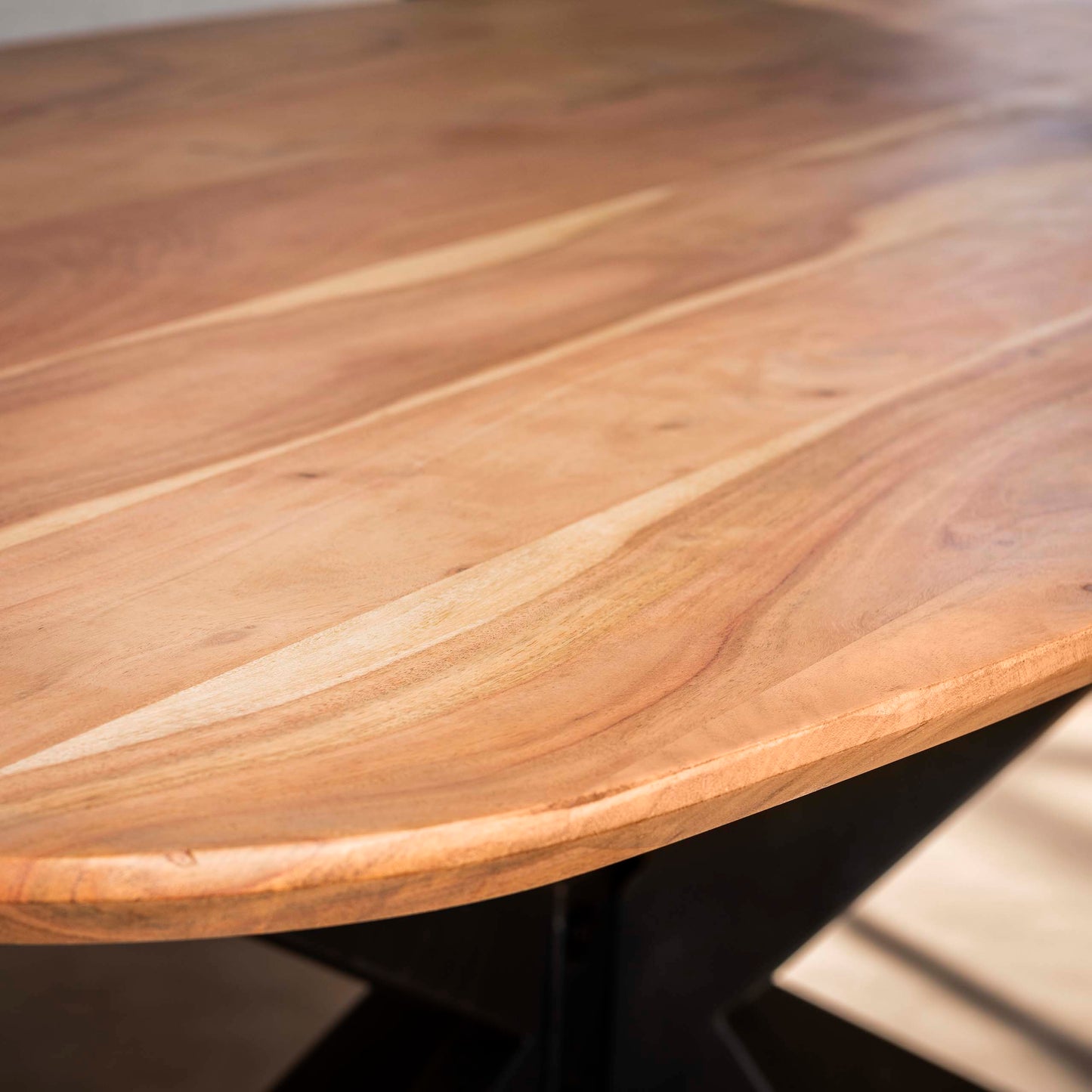 Esstisch MAGNUS GRANDE Dänisch-Ovaler Massivholztisch aus Akazie 215 cm