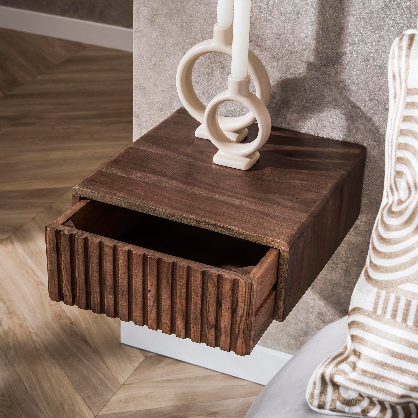 Nachttisch-Set CARVE DRIFTWOOD 2 schwebende Massivholz-Konsolen mit 3D-Rillenfront Driftbraun