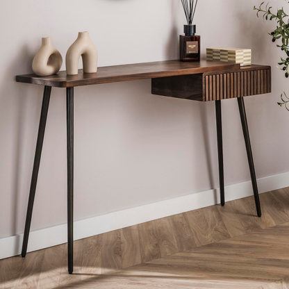 Konsolentisch CARVE DRIFTWOOD Asymmetrischer Massivholz-Tisch mit 3D-Rillenfront 120 cm