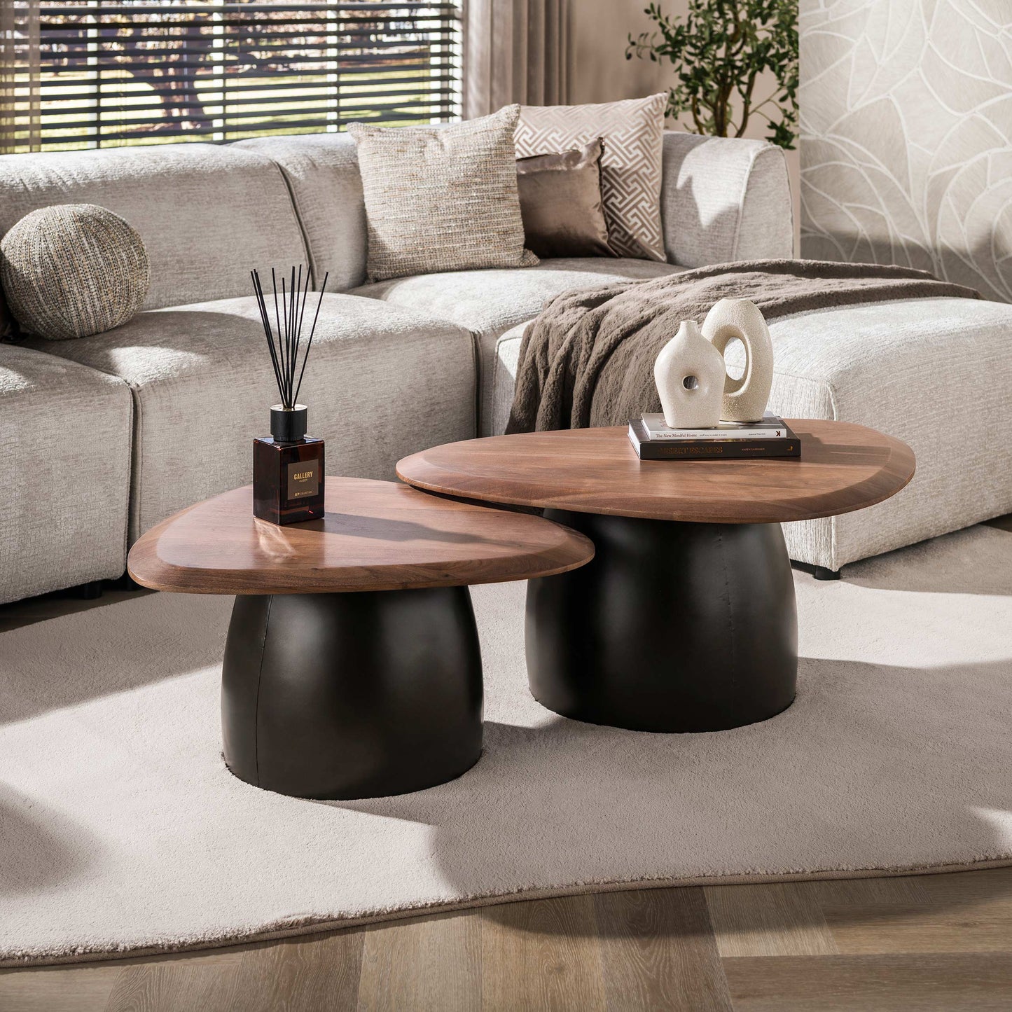 Couchtisch GOCCIA 2-teiliges Satztisch-Duo mit skulpturalem Metallgestell