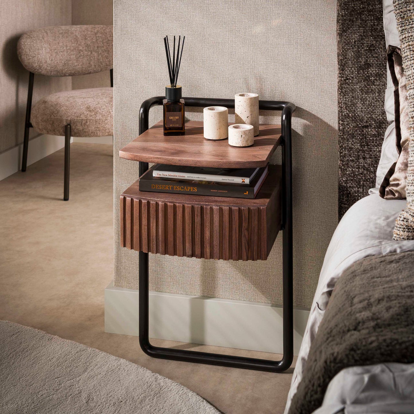 Nachtschrank LINEA STAND Stehende Massivholz-Konsole mit Lamellen-Schublade