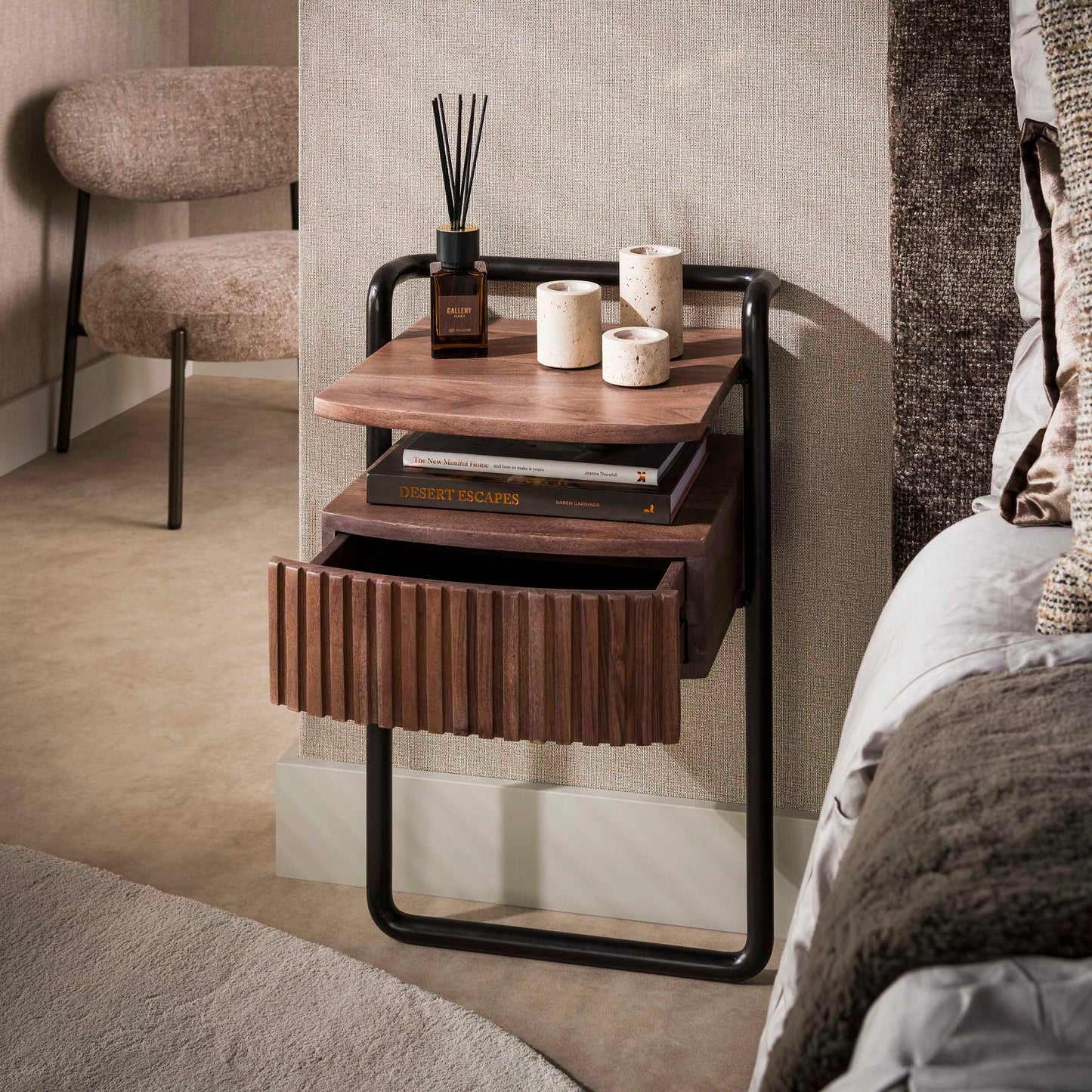 Nachtschrank LINEA STAND Stehende Massivholz-Konsole mit Lamellen-Schublade