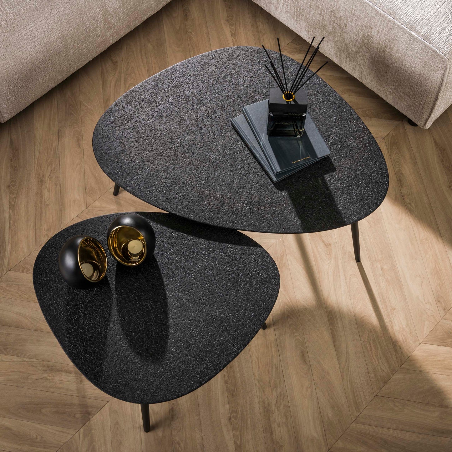 Couchtisch-Set METALLICO SCURO Organische Satztische mit rauer Metallic-Struktur