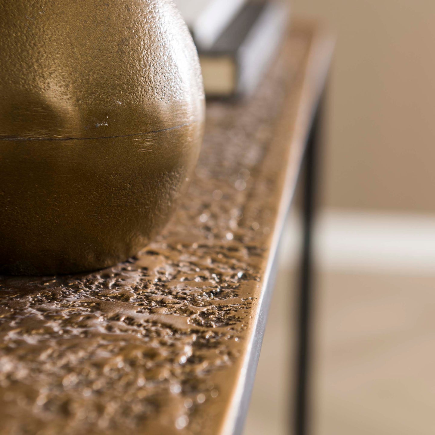 Konsolentisch METALLIC Schmaler Flurtisch mit strukturierter Antikbronze-Platte & Metallgestell 75 cm