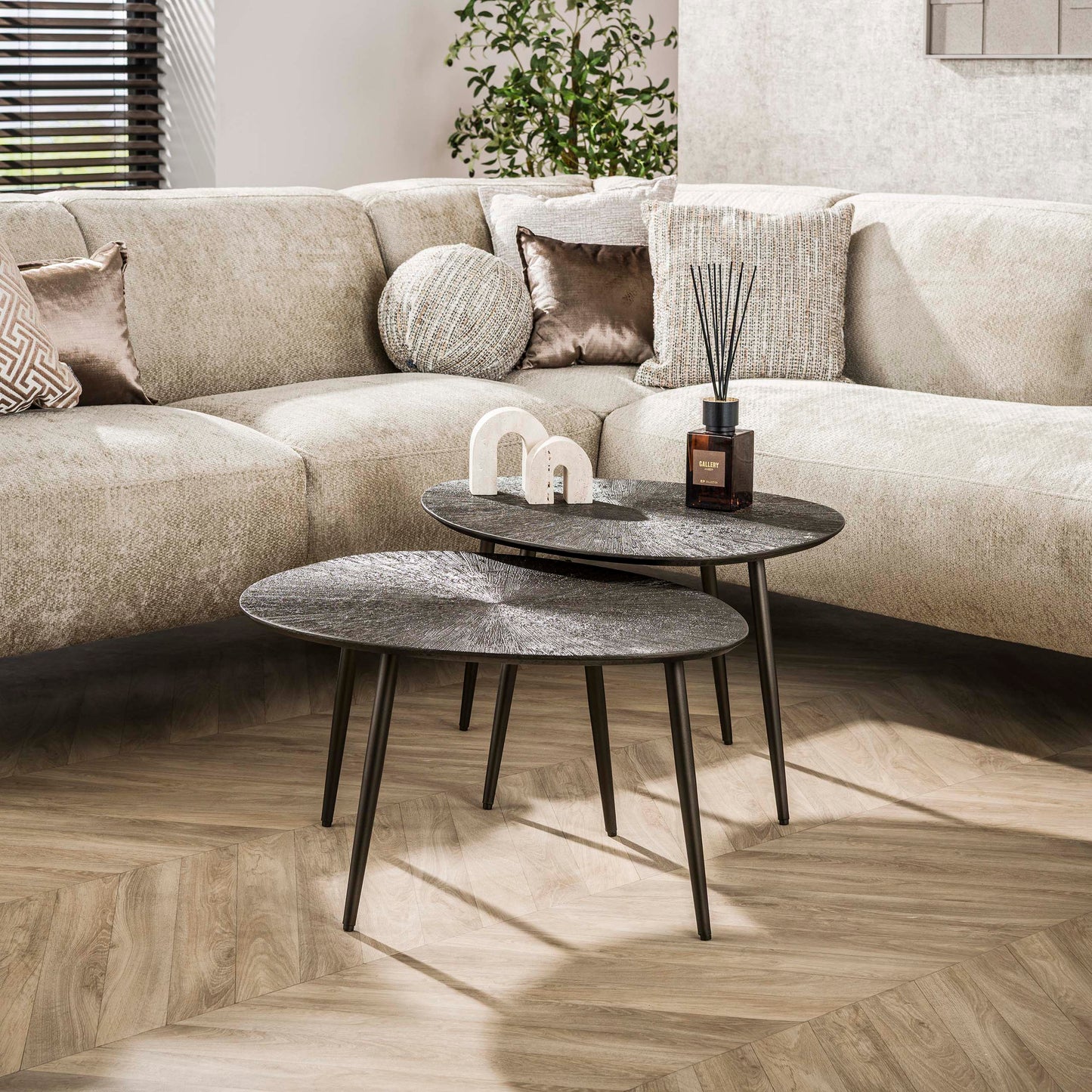 Couchtisch-Set FOGLIA BRONZO Organische Satztische in Blattform mit Strahlen-Relief