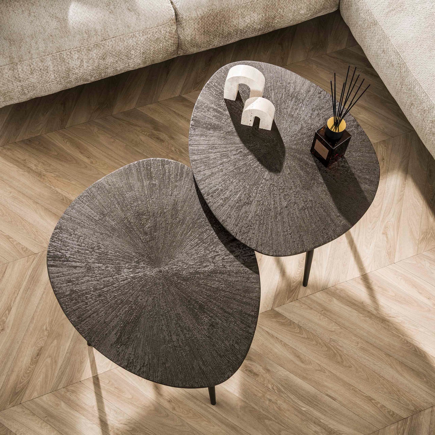 Couchtisch-Set FOGLIA BRONZO Organische Satztische in Blattform mit Strahlen-Relief