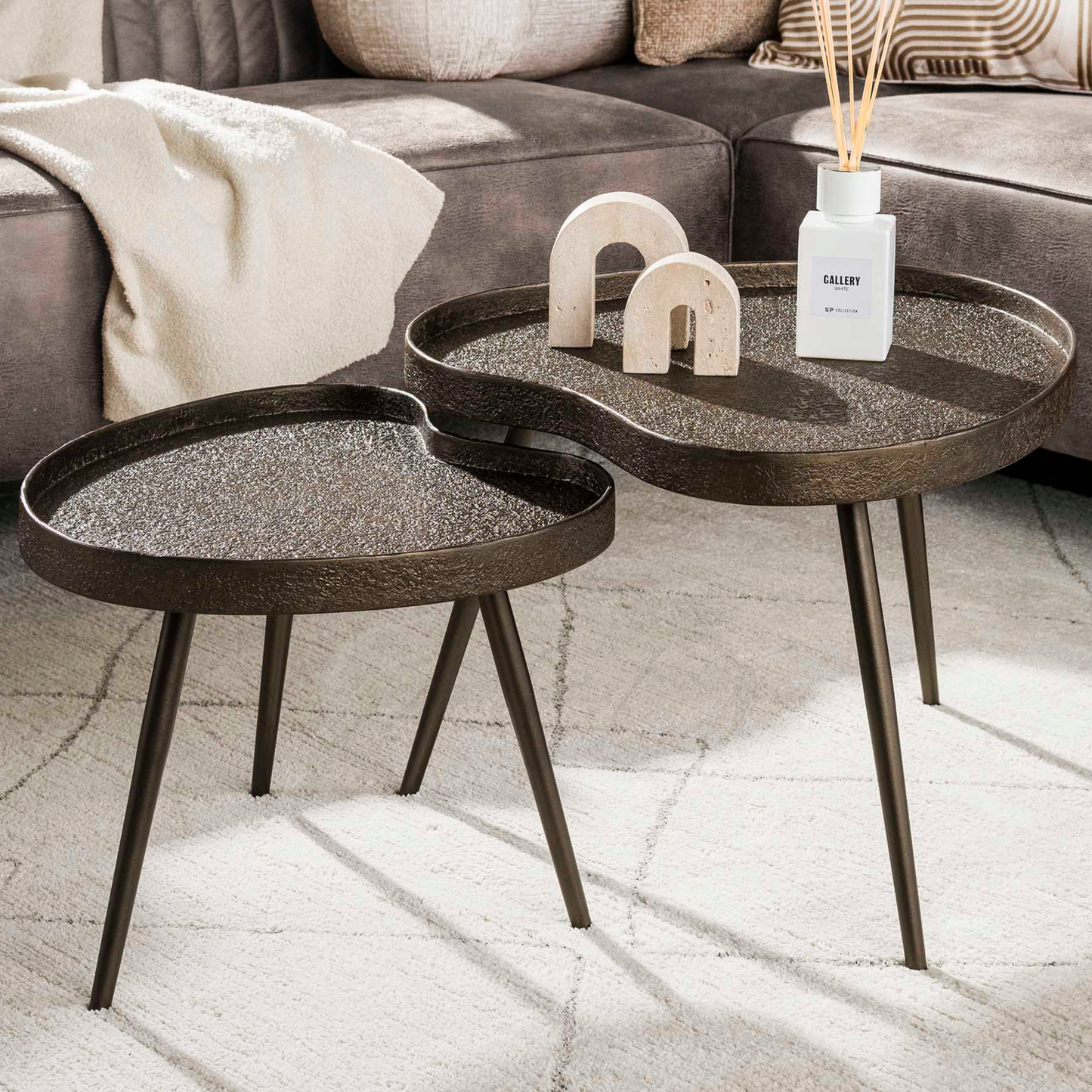 Couchtisch-Set CONTORNO BRONZO Nierenförmige Tablett-Satztische in Liquid-Metal