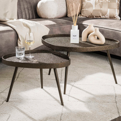 Couchtisch-Set CONTORNO TRIANGOLO Dreieckige Tablett-Satztische in Liquid-Metal