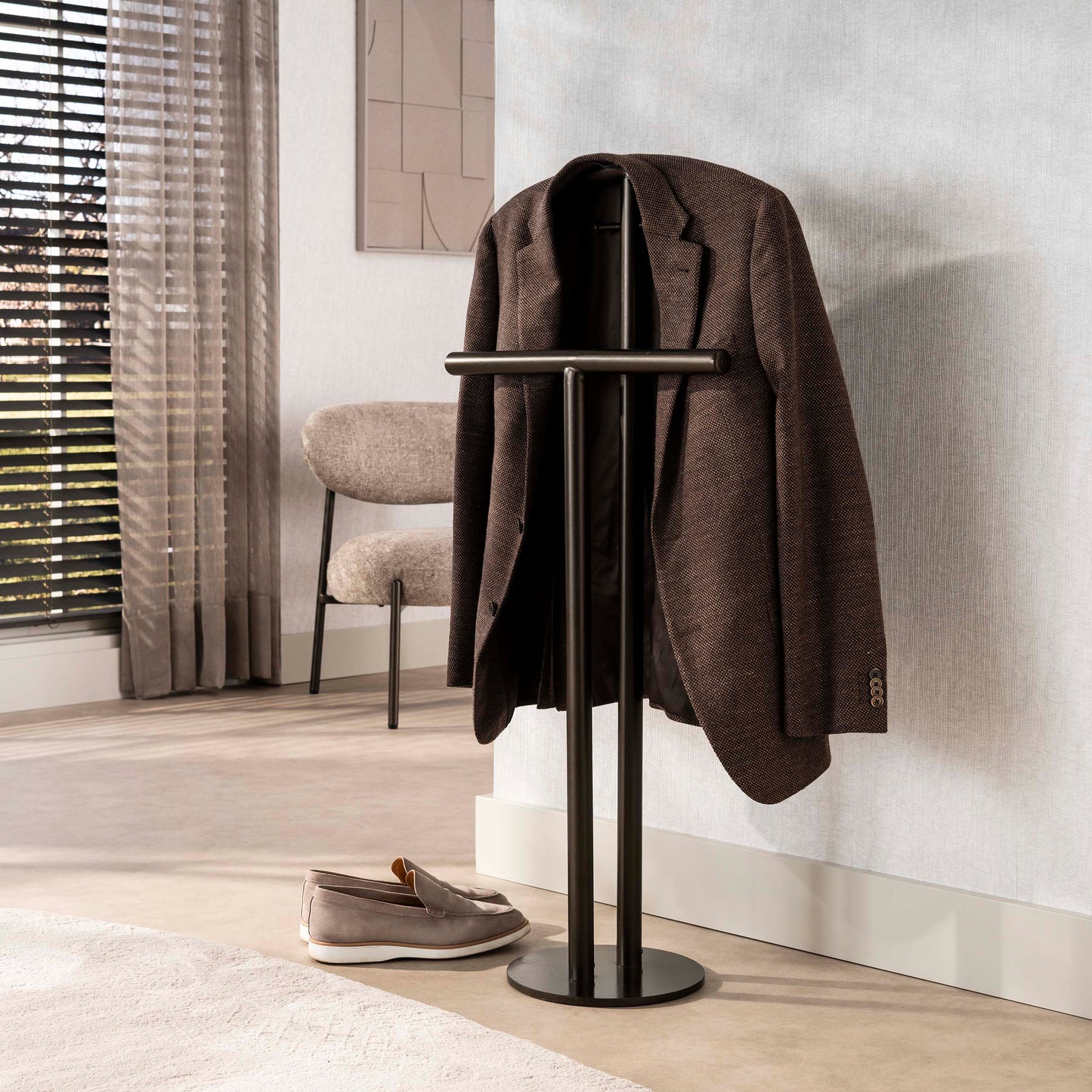 Kleiderständer LUNO Eleganter Kleiderbutler aus Stahl in Bronze-Optik 106 cm