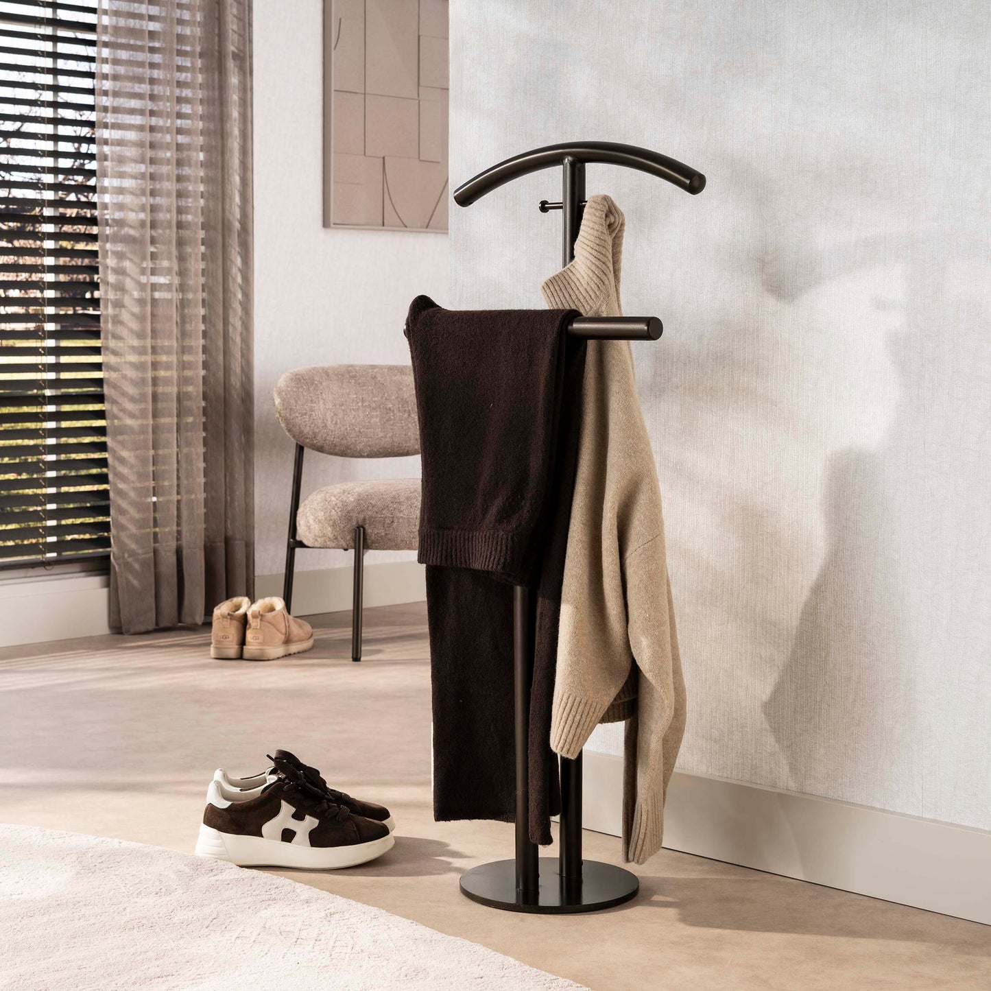 Kleiderständer LUNO Eleganter Kleiderbutler aus Stahl in Bronze-Optik 106 cm