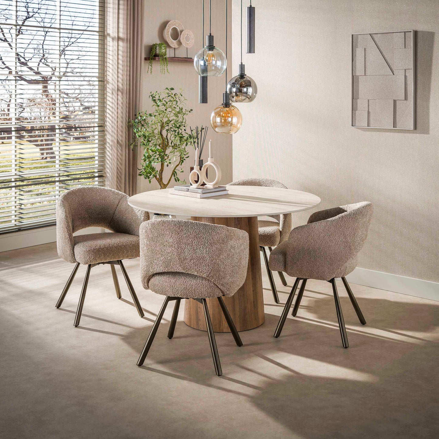 Esszimmerstuhl SALON CROSS GIRO 360° drehbarer Sessel mit Taschenfederkern & Cut-Out Bouclé Sand-Braun