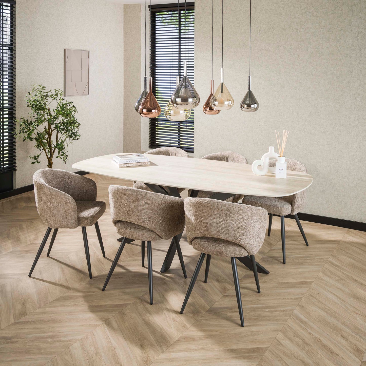 Esszimmerstuhl SALON ELEGANCE Runder Armlehnstuhl mit Cut-Out-Design