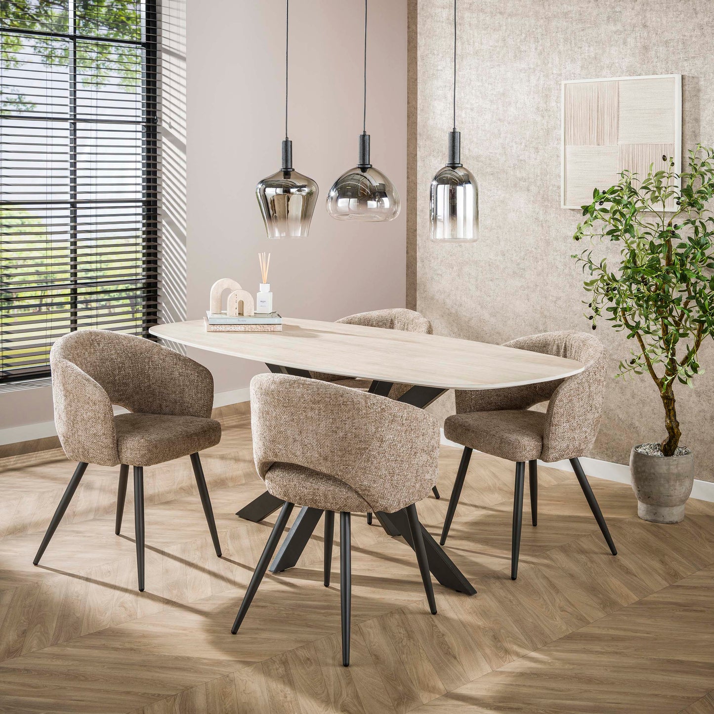 Esszimmerstuhl SALON ELEGANCE Runder Armlehnstuhl mit Cut-Out-Design