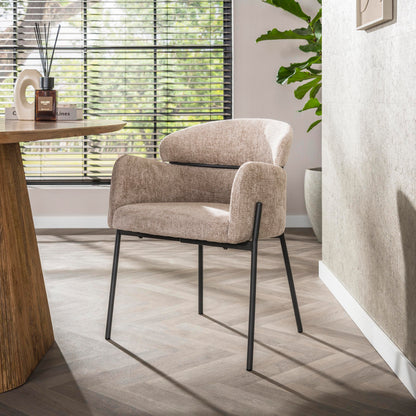 Armlehnstuhl CURVA Eleganter Polsterstuhl mit geschwungener Rückenlehne & Stahlgestell Beige