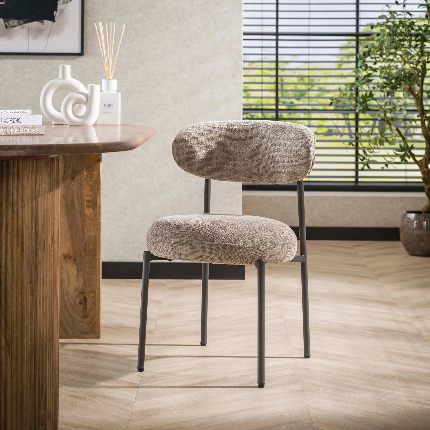 Esszimmerstuhl ROUND CARGO Gepolsterter Retro-Stuhl mit Taschenfederung Beige