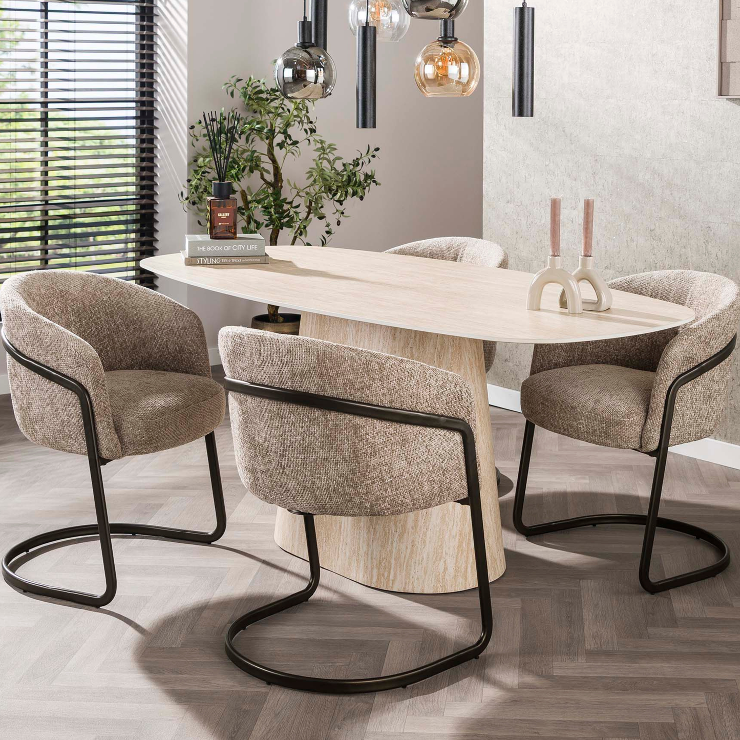 Esstisch CENTRO TRAVERTINO Dänisch-Ovaler Keramiktisch im Monolith-Design