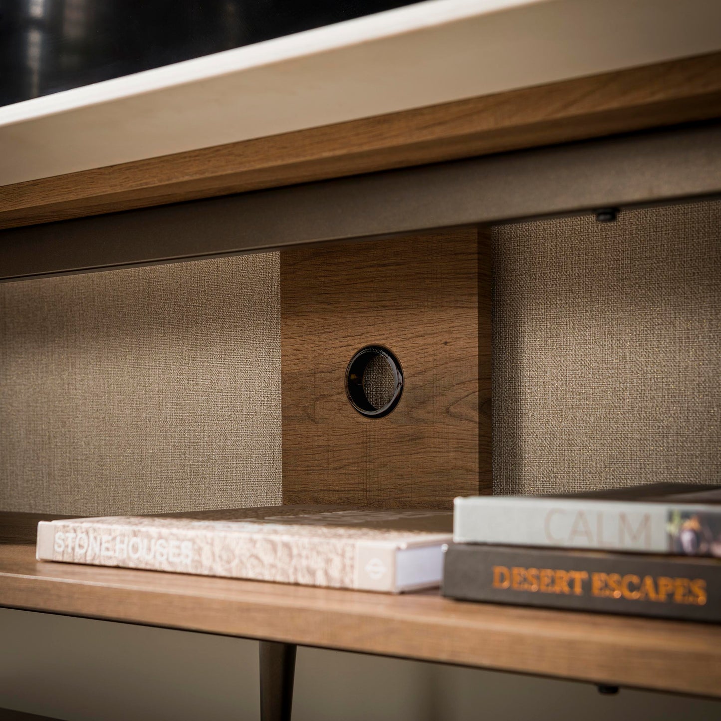 TV-Schrank PONTE Lounge-Lowboard mit Travertin-Keramikplatte Bronze-Beinen