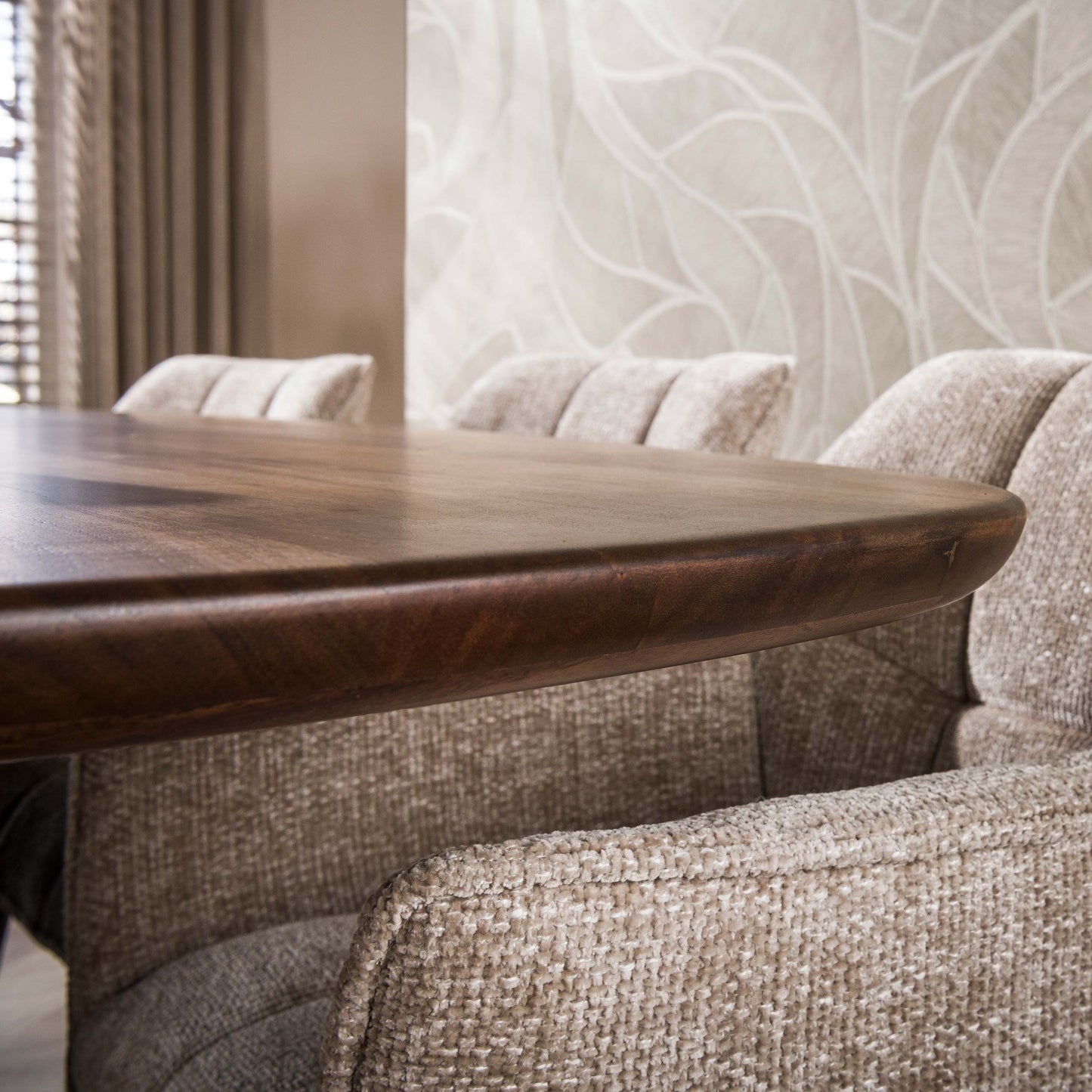 Esstisch ONDA Massivholz-Tisch in Dänisch Oval mit Säulenfuß Akazie 180cm