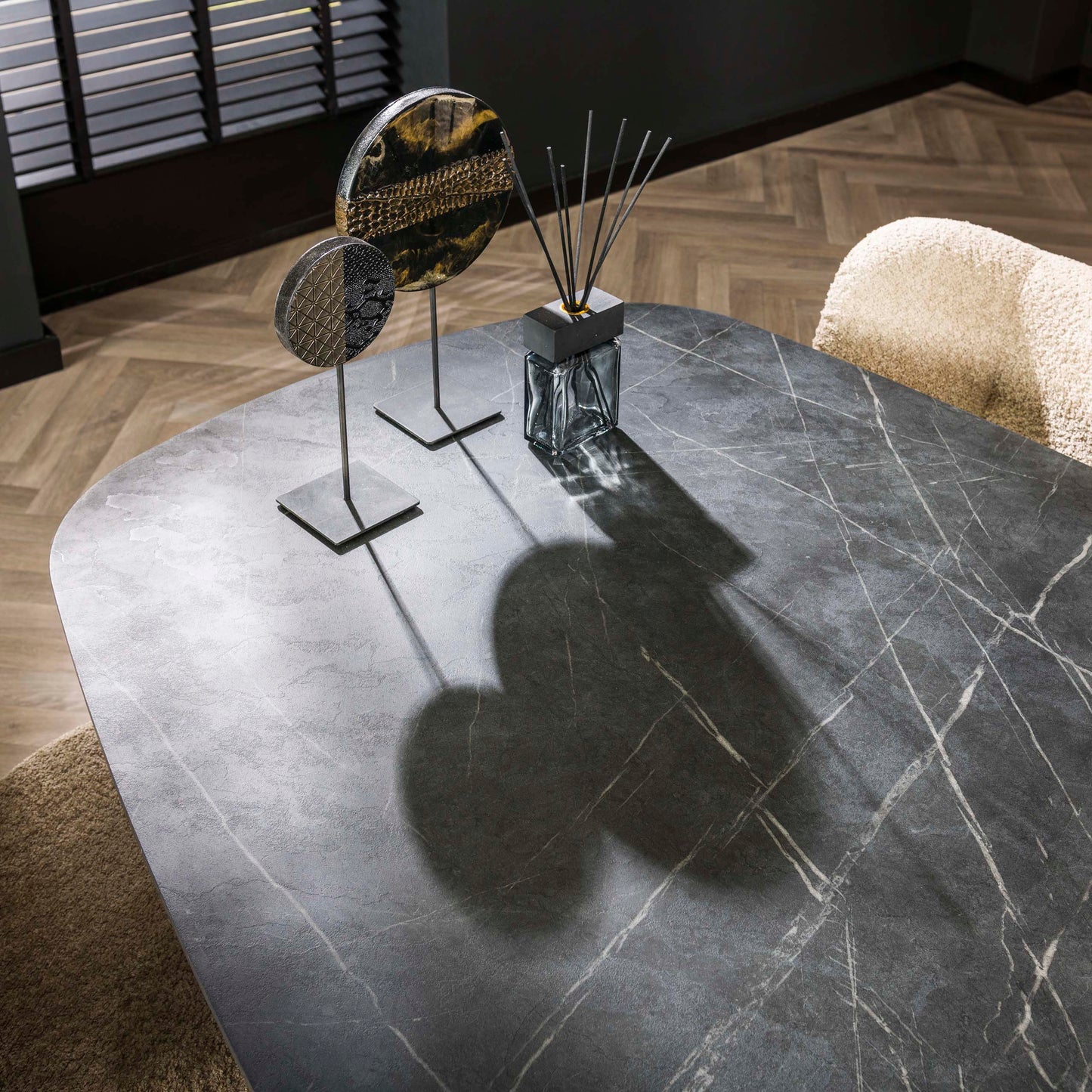 Esstisch ONYX CROCE GRANDE XXL Dänisch-Ovaler Tisch in dunkler Graphit-Steinoptik