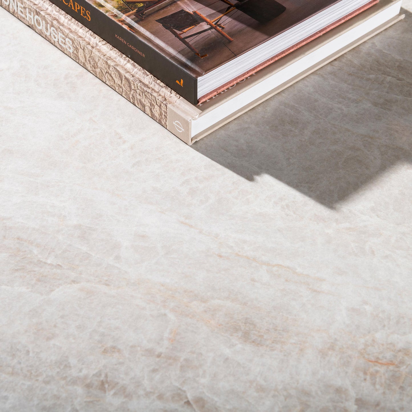 Esstisch CERAMO CENTO Dänisch ovaler Premium-Tisch mit 3D-Keramikplatte & Rillen-Säule 215 cm