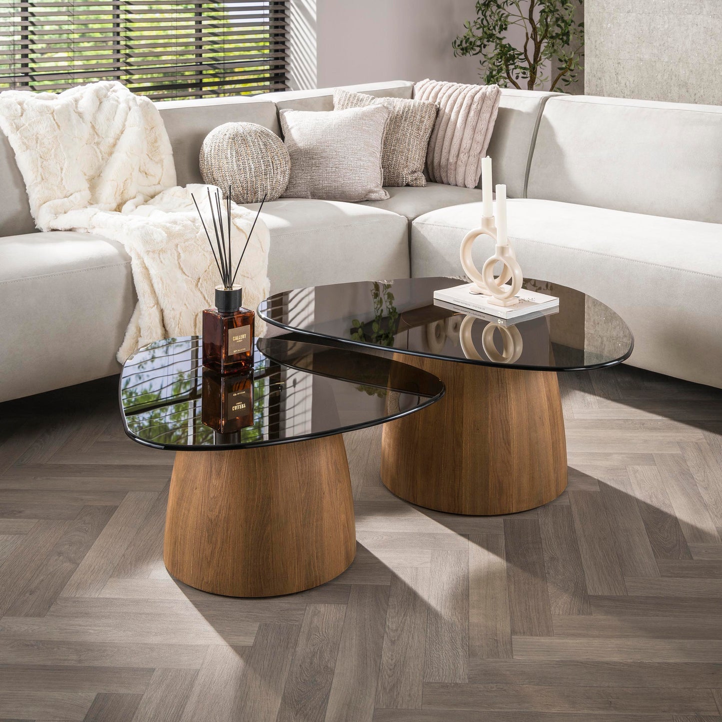Couchtisch-Set TINTO TRIANGOLO Dreieckige Satztische mit Rauchglas und Holzsockel