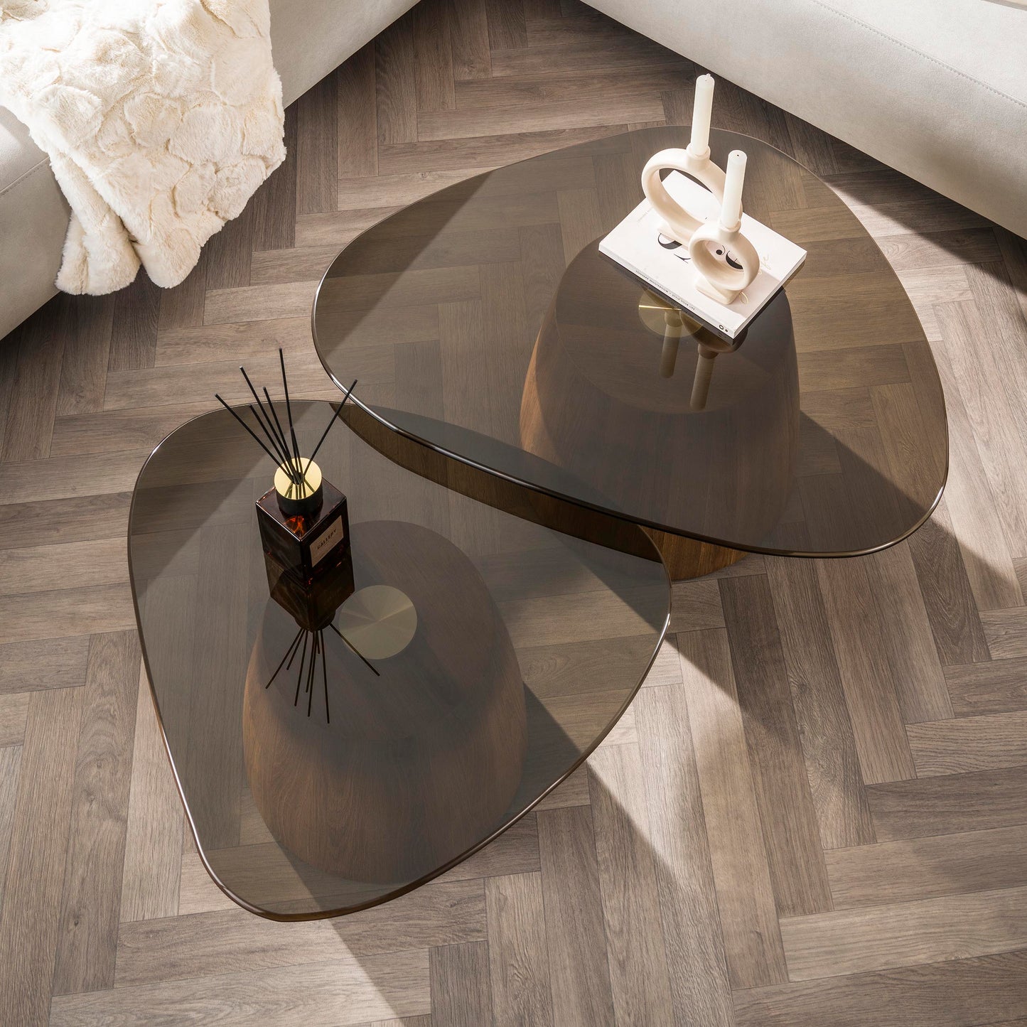 Couchtisch-Set TINTO TRIANGOLO Dreieckige Satztische mit Rauchglas und Holzsockel