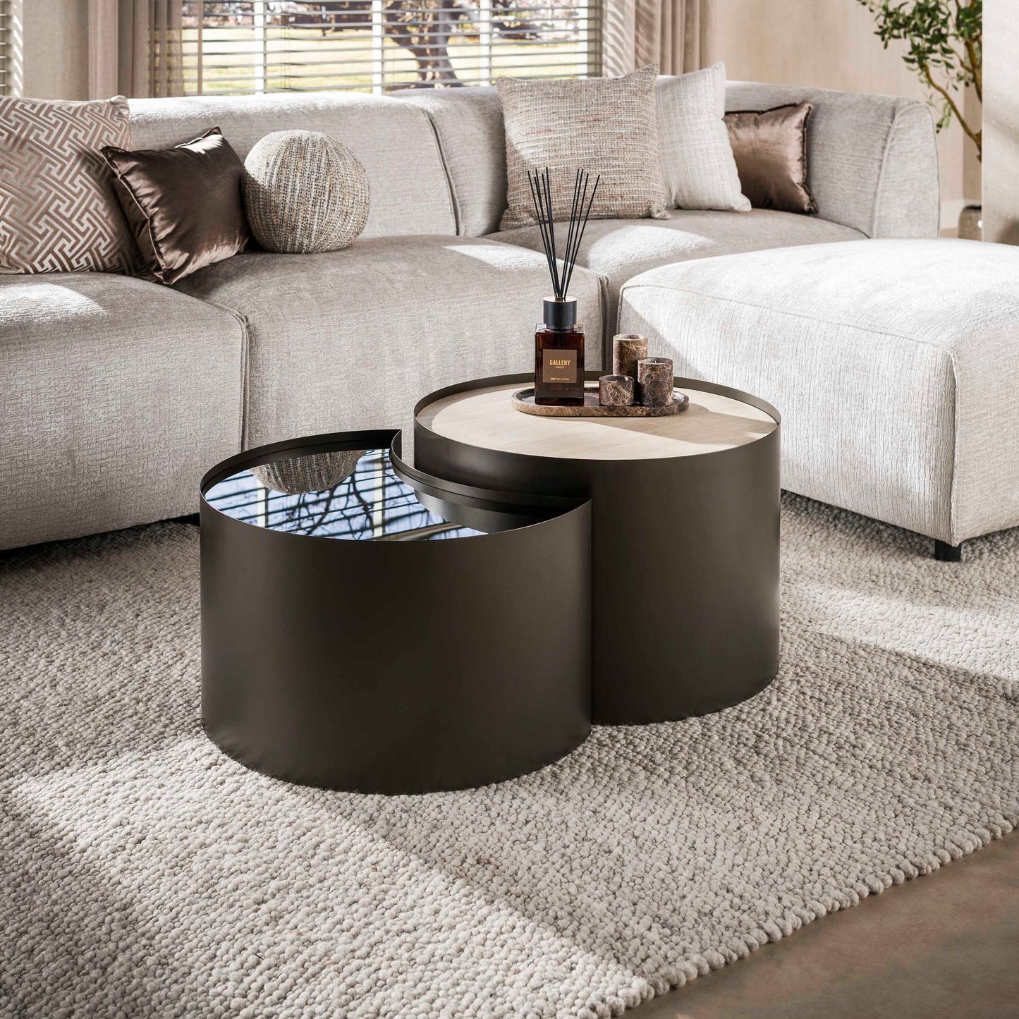 Couchtisch-Set VITTORIO MEZZALUNA Halbmond-Satztische aus Keramik, Glas & Bronze
