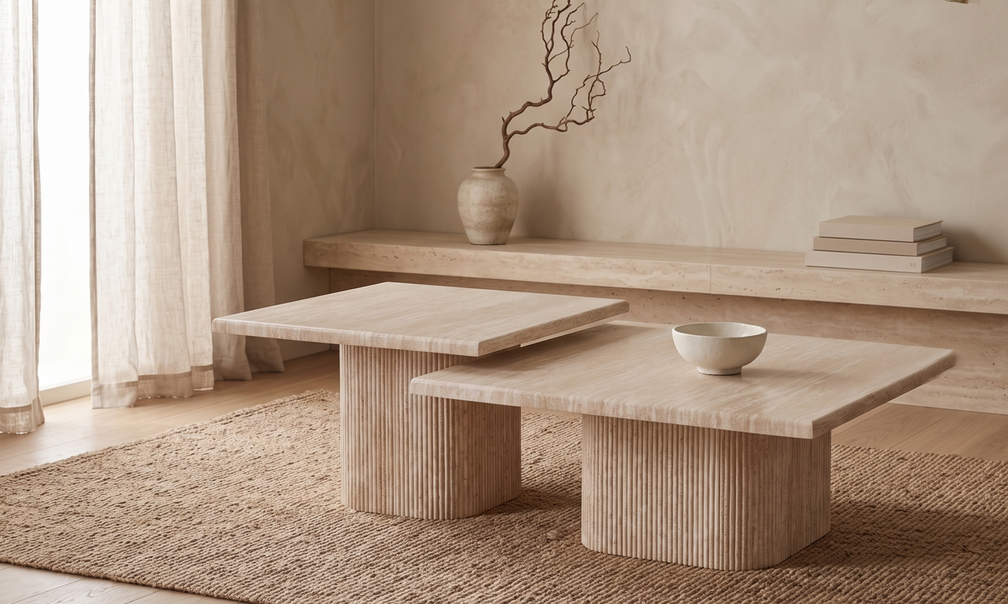 Couchtisch Alviano Travertin Tischplatte mit edlen Tischbeinen im Säulenstil 90cm beige
